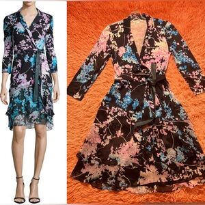 Diane Von Furstenberg Cathy Floral Wrap Dress. Size 4